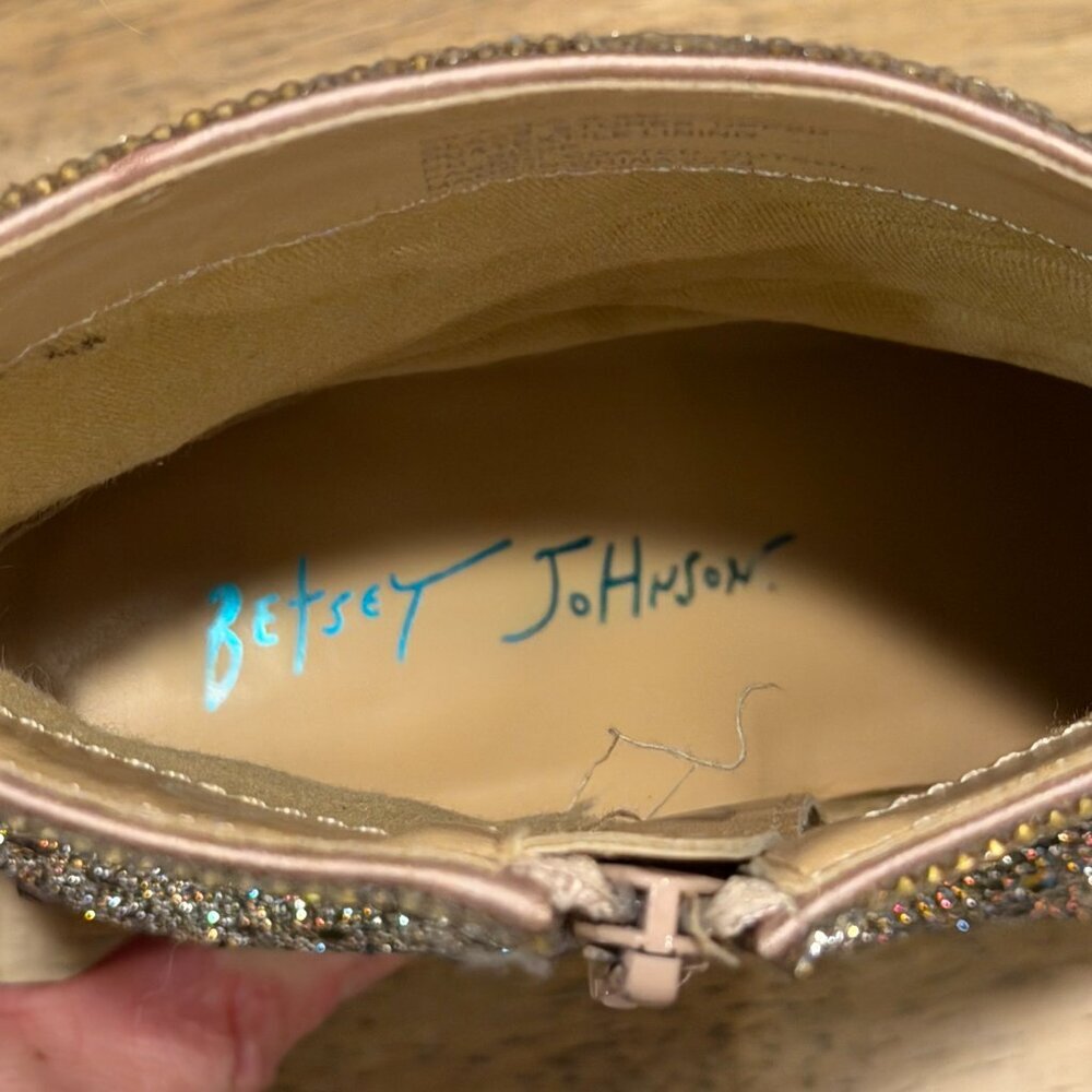 Betsey Johnson Silver Metallic Kyla Ankle Boots Size 9.5 GUC - Picture 4 of 8